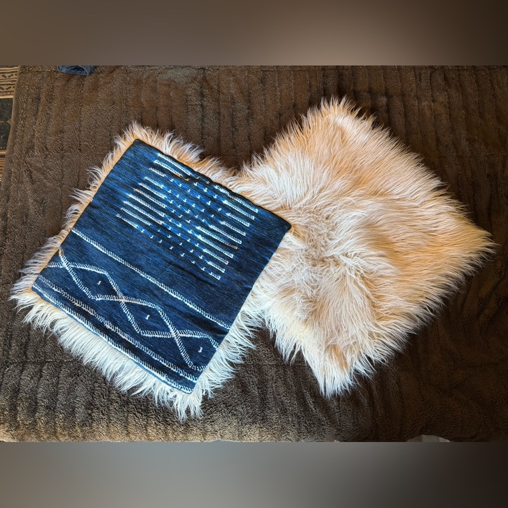 LOLOI Two Pillow Covers‎ 22 X 22 Blue Off White Woven Boho Tribal Zip Closure
